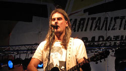 Ο Φίλιππος Πλιάτσικας, σε μία μοναδική συναυλία στη Θεσσαλονίκη.